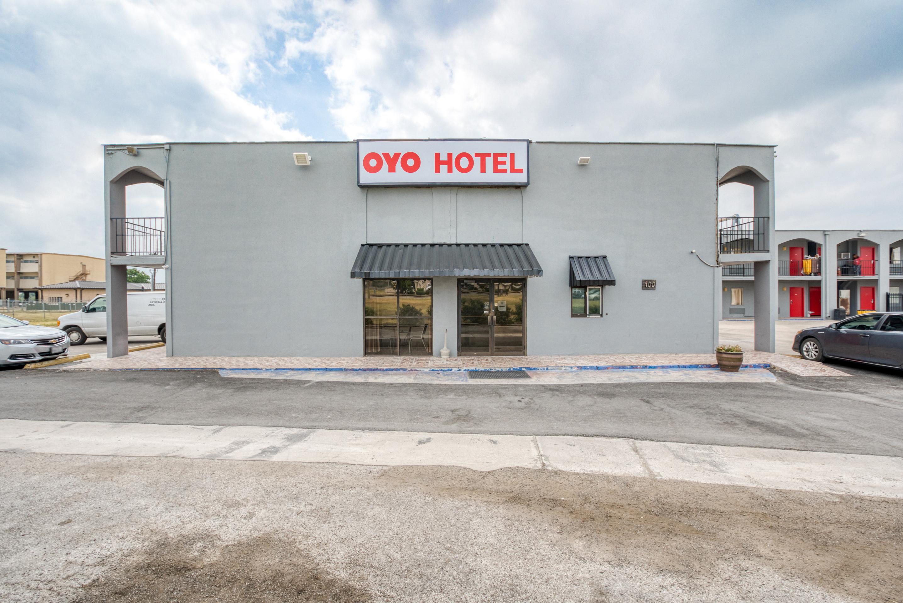 Oyo Hotel San Antonio Lackland Air Force Base West Exterior photo